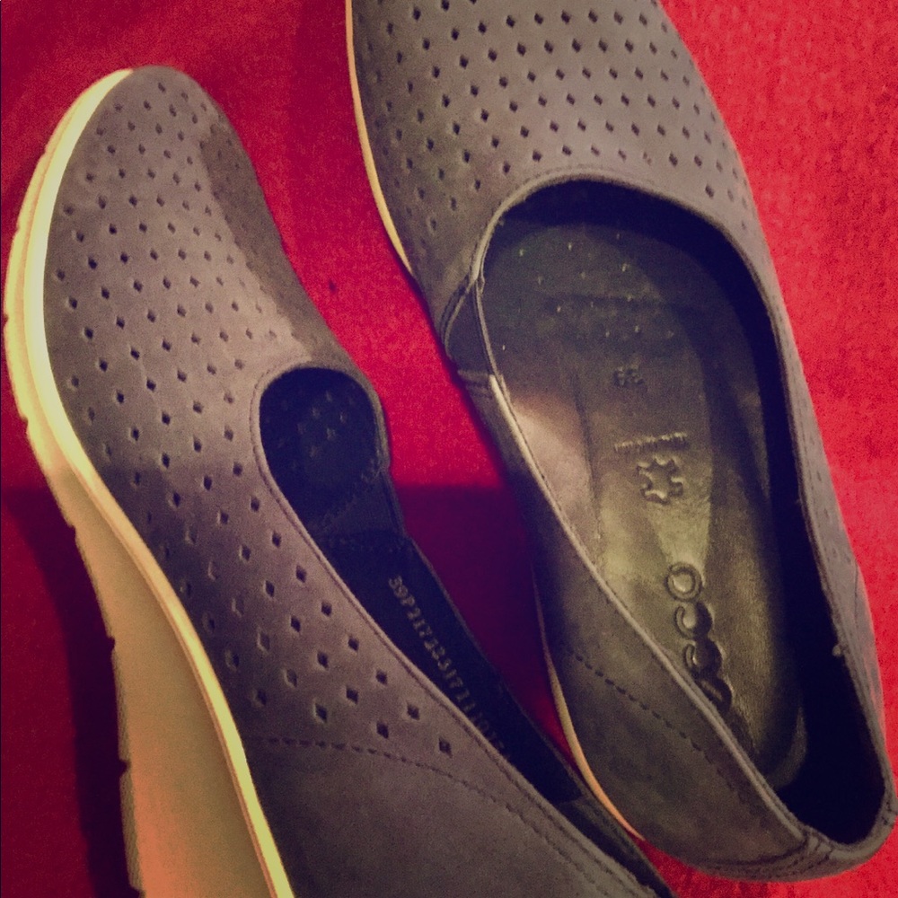 Cute pair of dark blue Ecco shoes size 39!